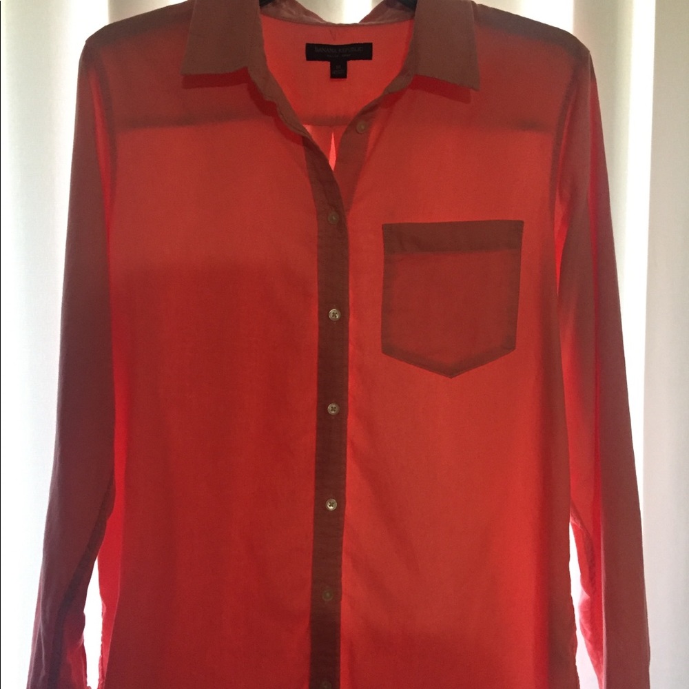 💞 2 for $10 💞 Banana Republic Salmon Button-up women’s size M